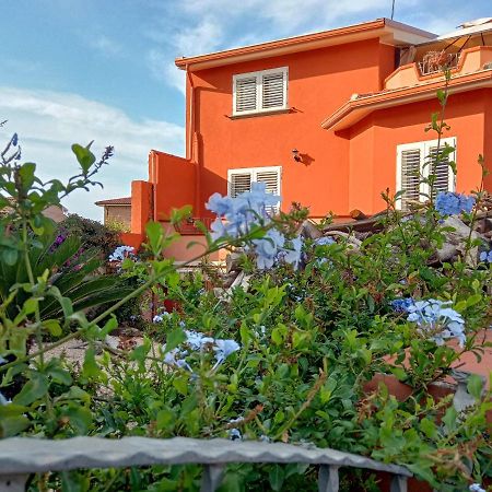 Casa Vacanza Le 2 Isole Suni Exterior photo