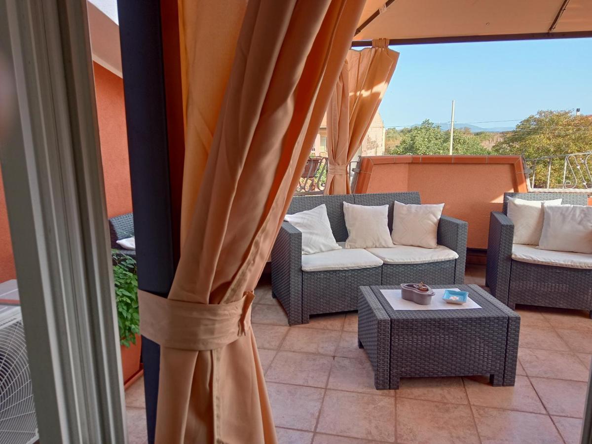 Casa Vacanza Le 2 Isole Suni Exterior photo